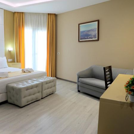 סרנדה Hotel Strora מראה חיצוני תמונה