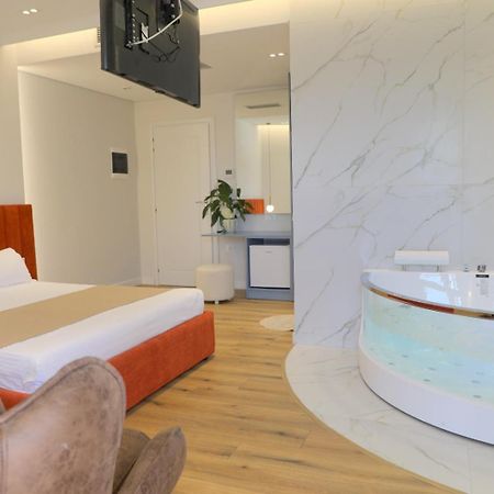 סרנדה Hotel Strora מראה חיצוני תמונה