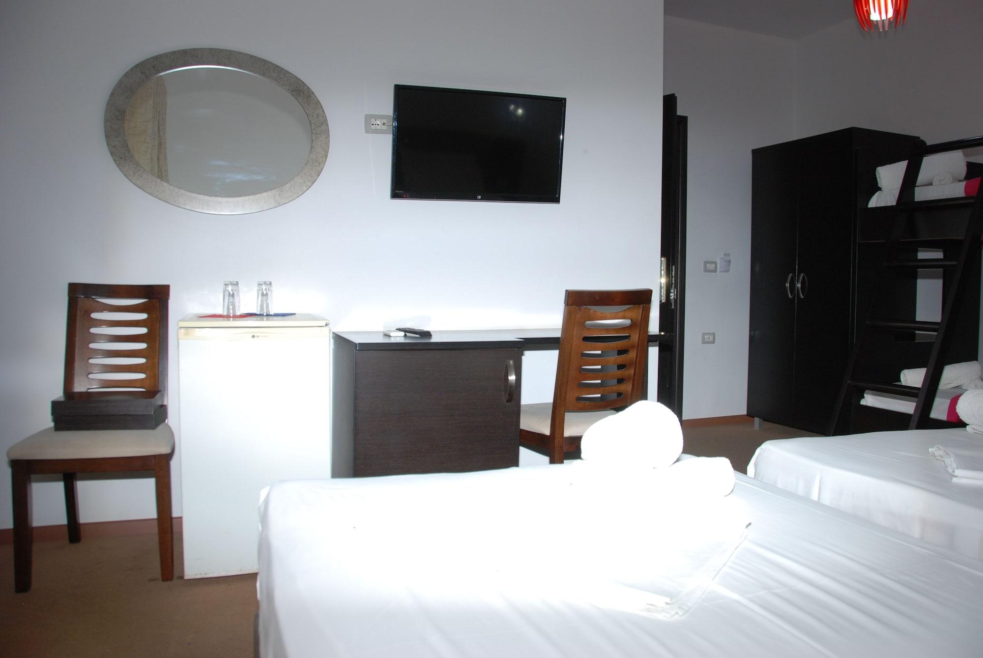 סרנדה Hotel Strora מראה חיצוני תמונה