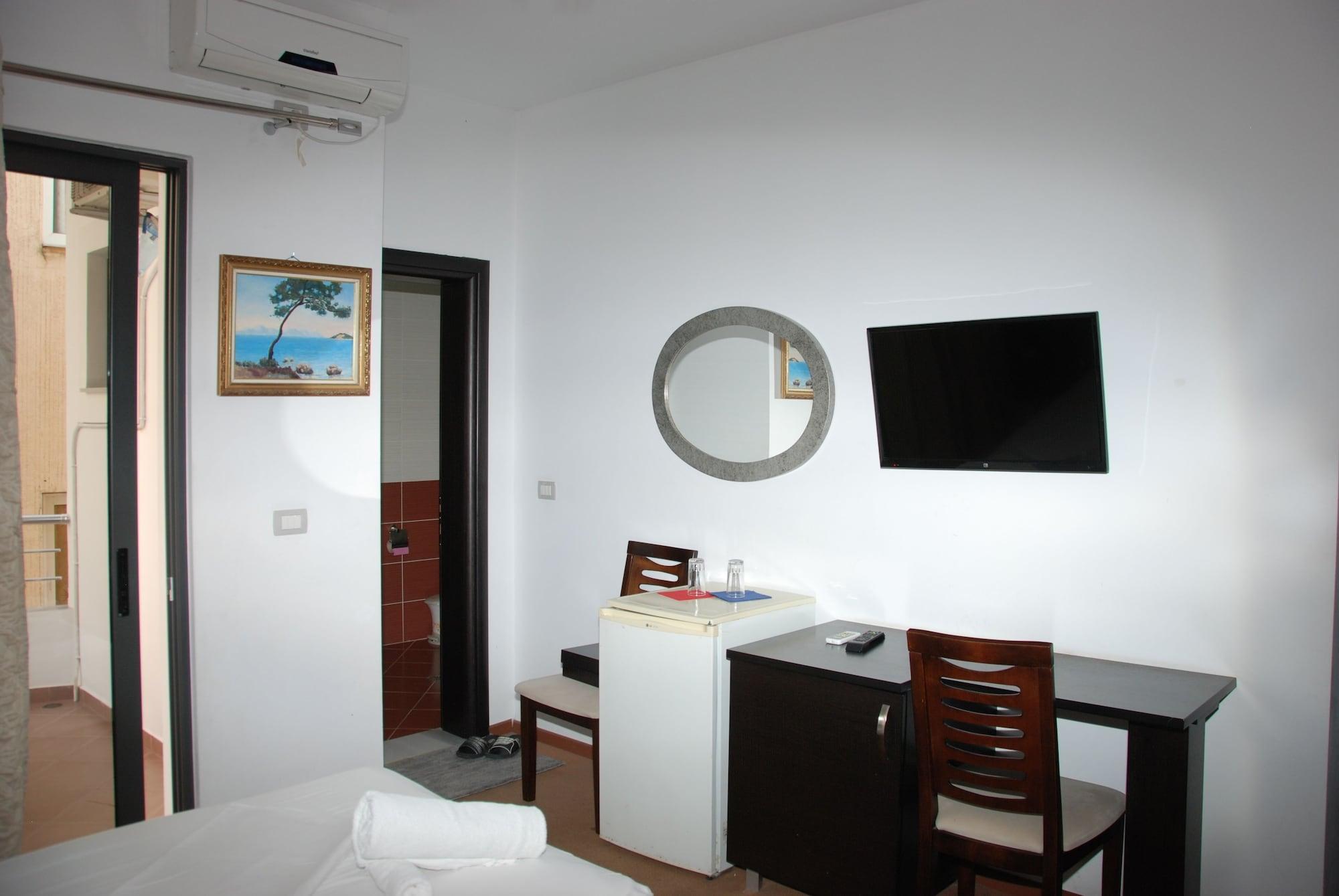 סרנדה Hotel Strora מראה חיצוני תמונה