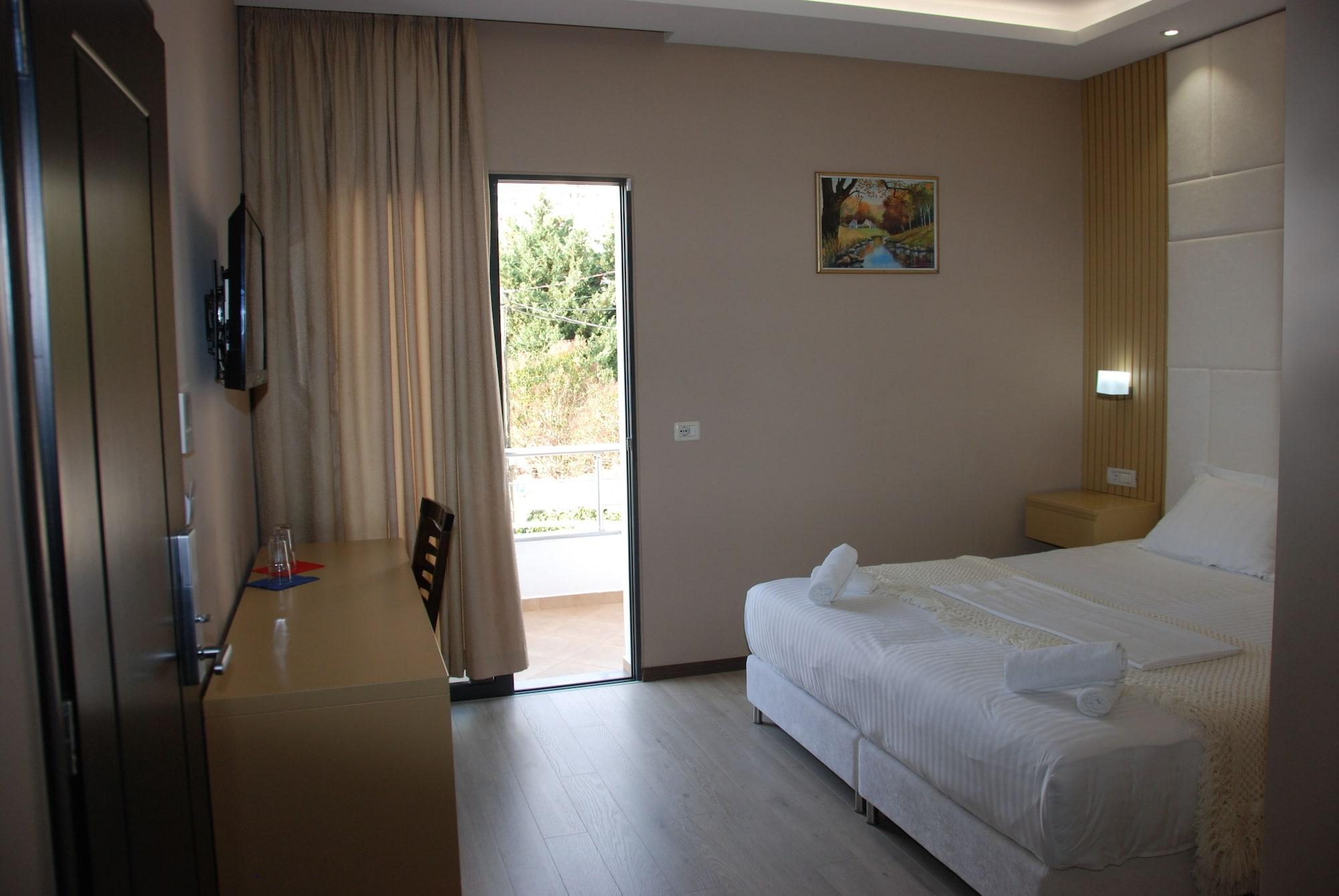 סרנדה Hotel Strora מראה חיצוני תמונה