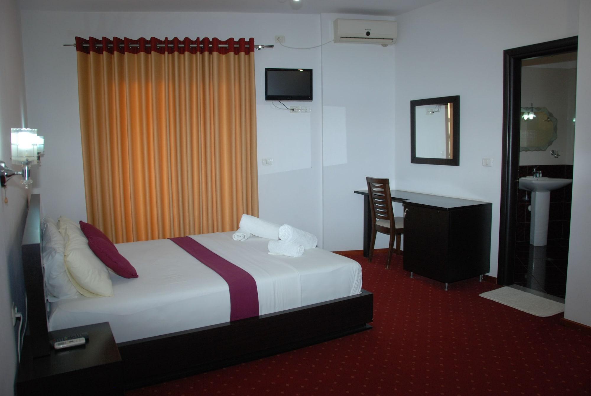 סרנדה Hotel Strora מראה חיצוני תמונה