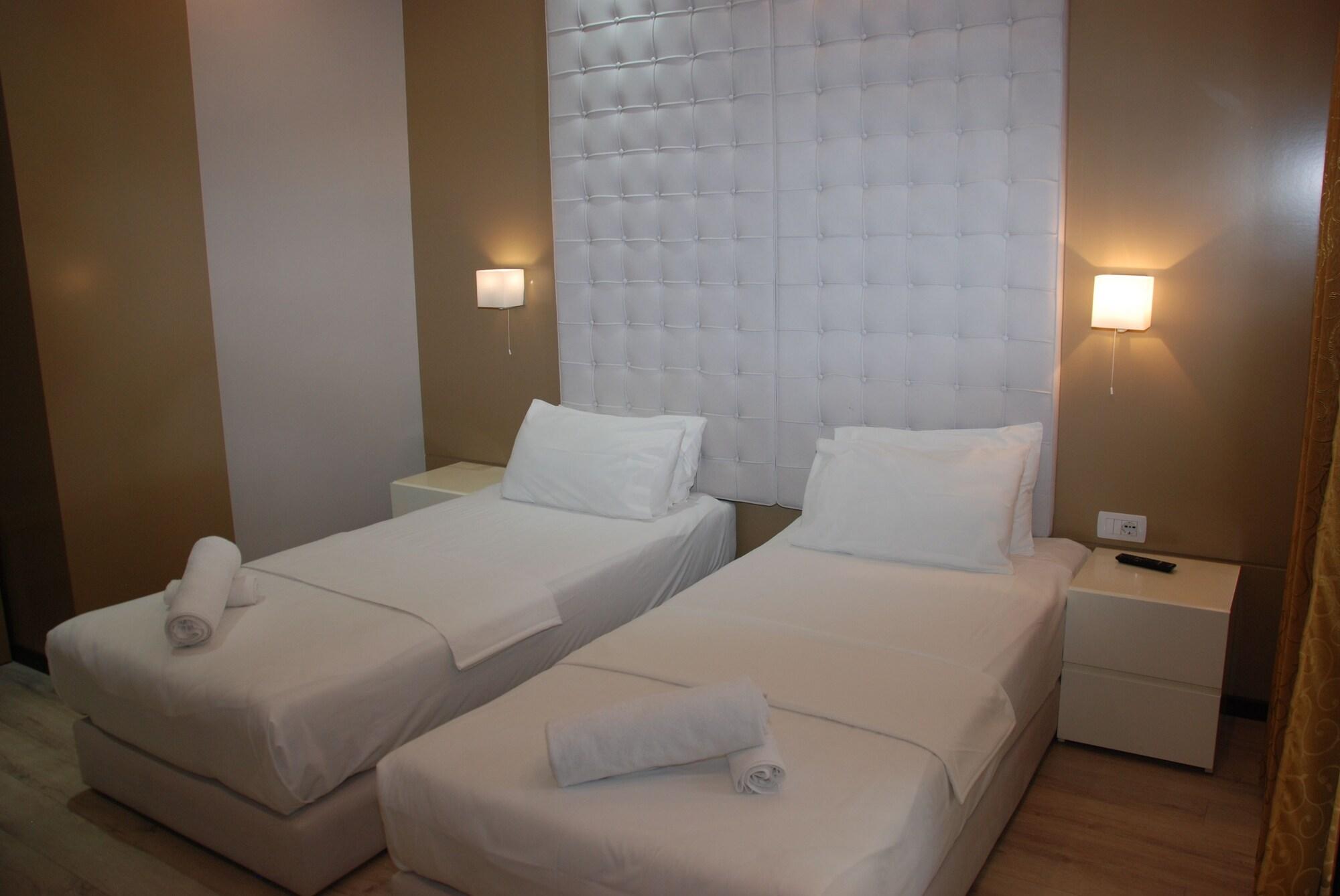 סרנדה Hotel Strora מראה חיצוני תמונה