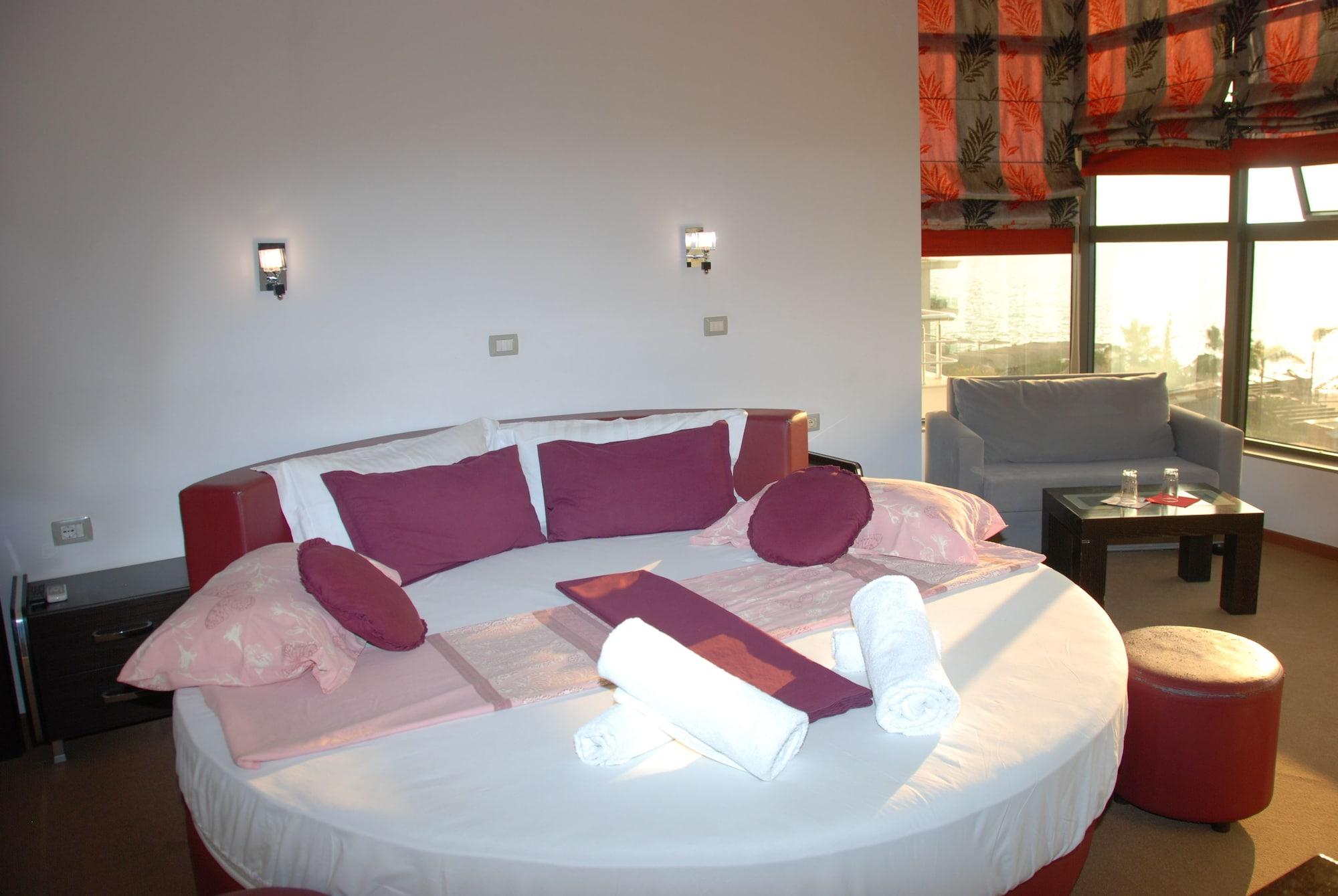סרנדה Hotel Strora מראה חיצוני תמונה
