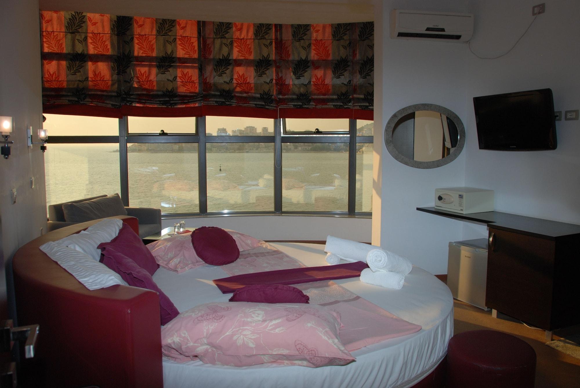 סרנדה Hotel Strora מראה חיצוני תמונה