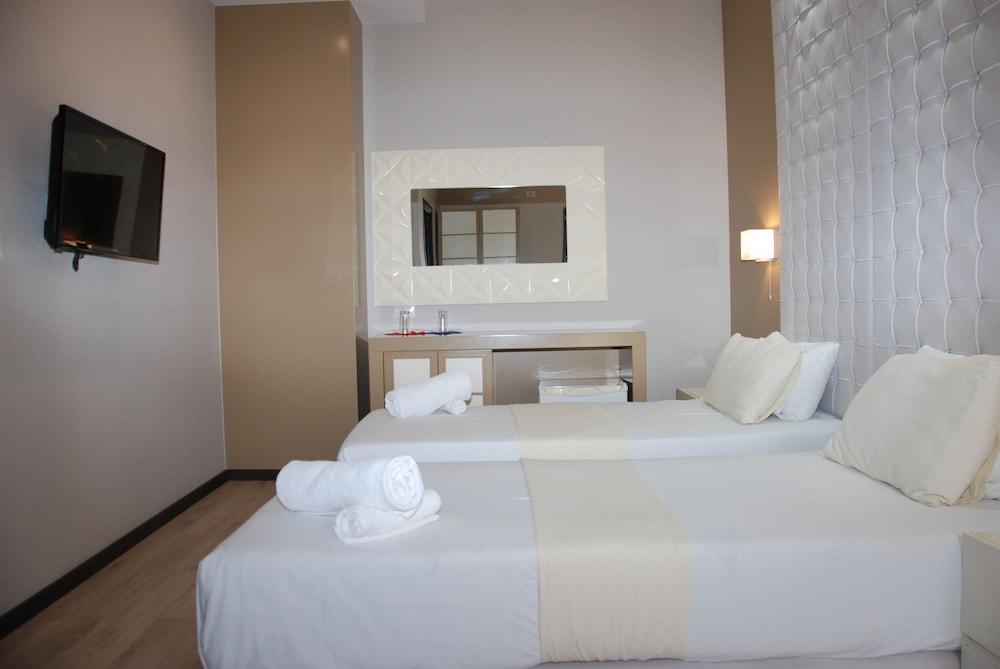 סרנדה Hotel Strora מראה חיצוני תמונה