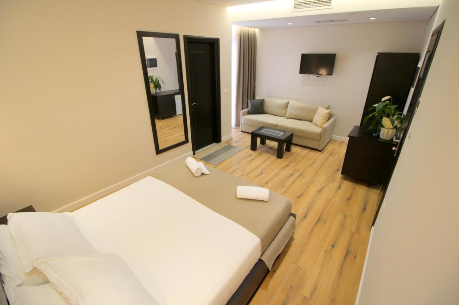 סרנדה Hotel Strora מראה חיצוני תמונה