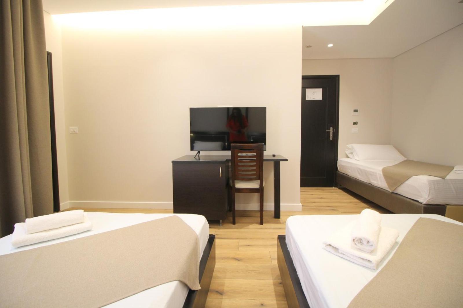 סרנדה Hotel Strora מראה חיצוני תמונה