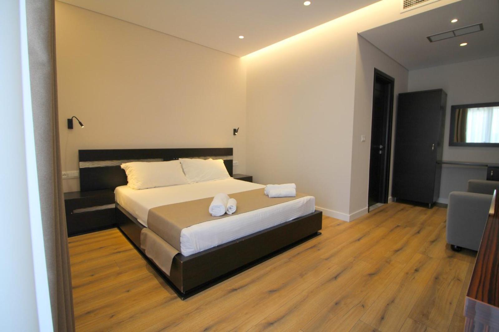 סרנדה Hotel Strora מראה חיצוני תמונה