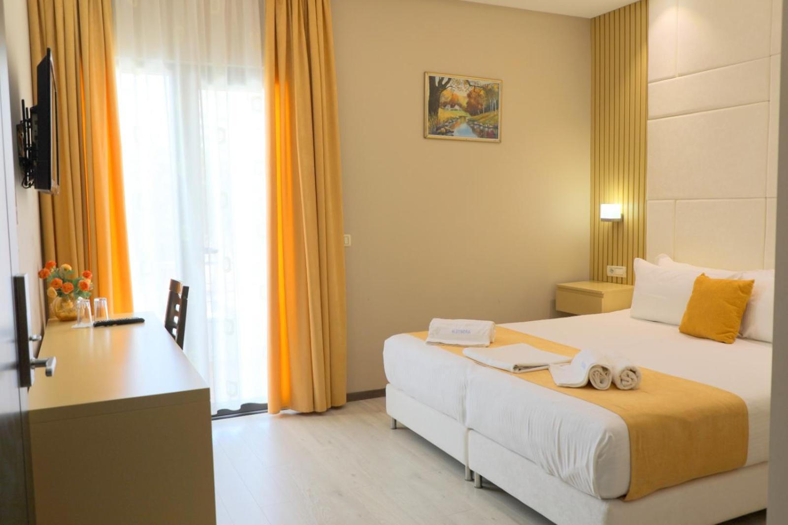 סרנדה Hotel Strora מראה חיצוני תמונה