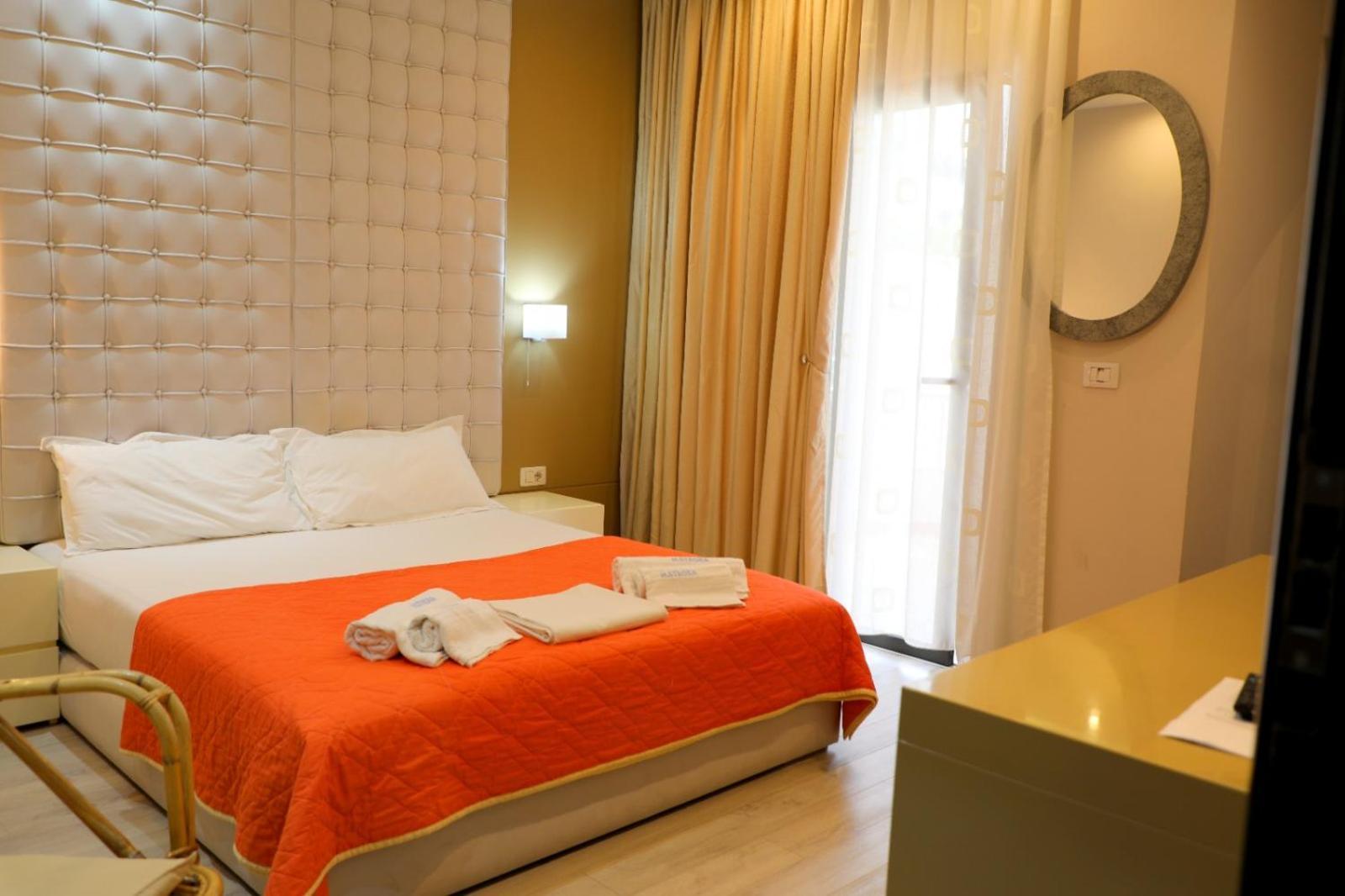 סרנדה Hotel Strora מראה חיצוני תמונה