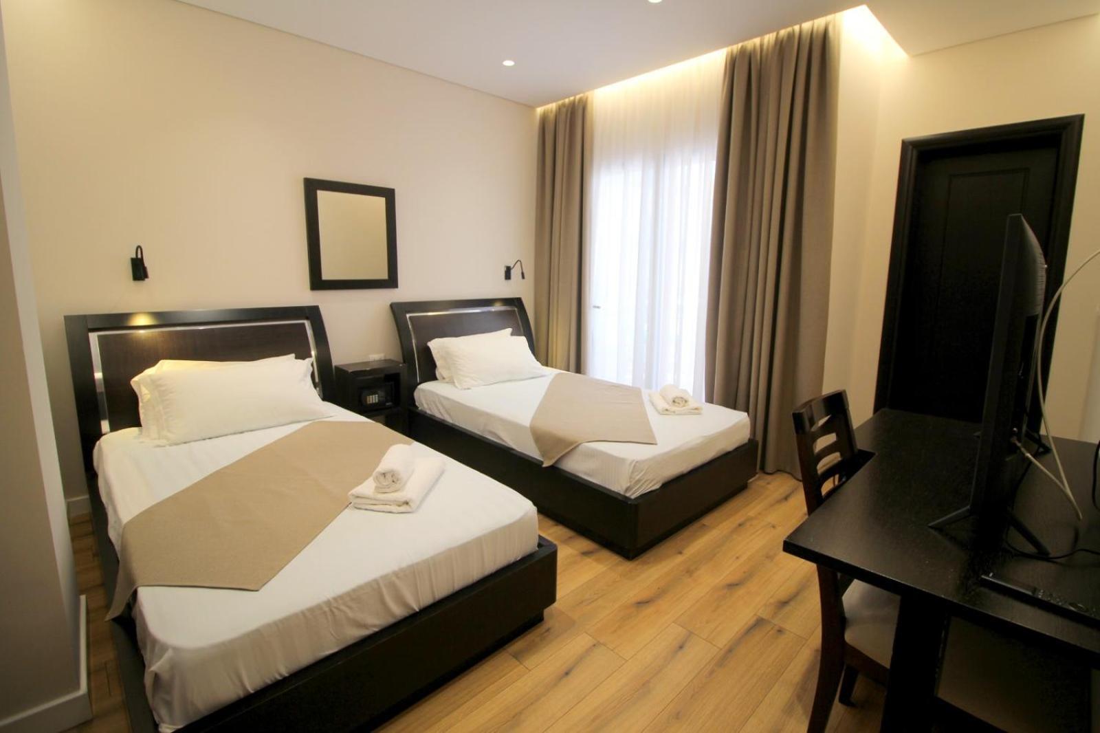 סרנדה Hotel Strora מראה חיצוני תמונה
