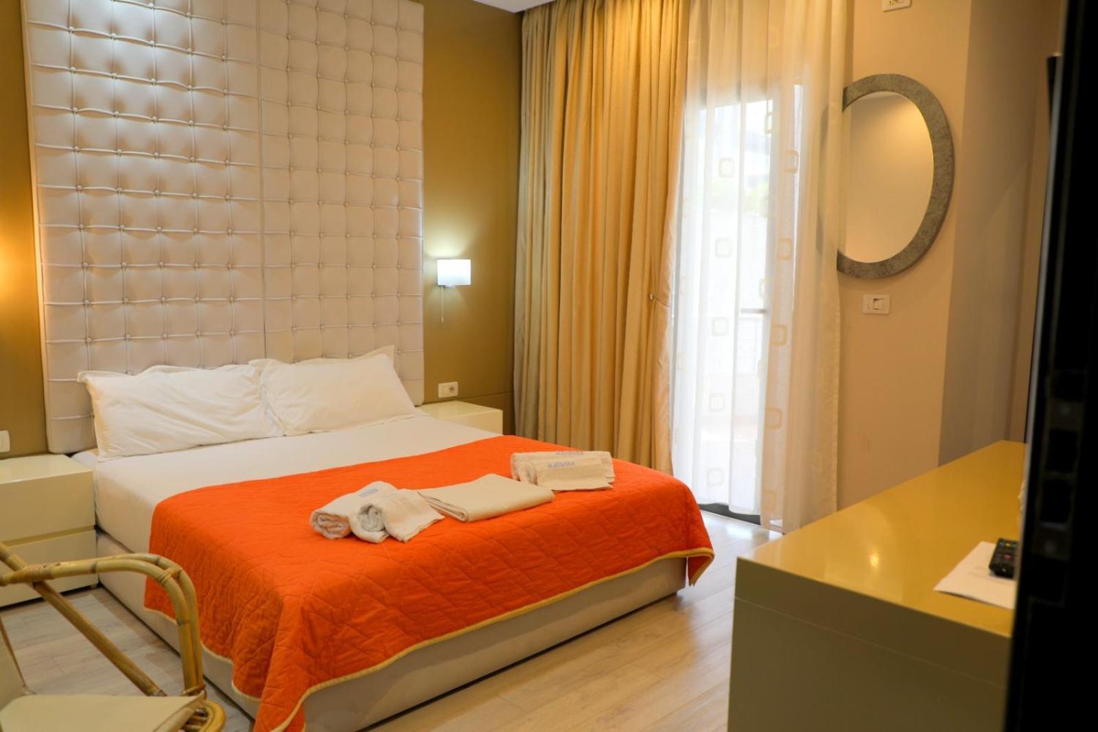 סרנדה Hotel Strora מראה חיצוני תמונה
