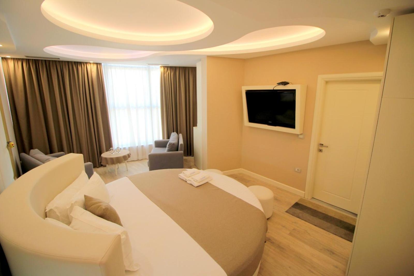 סרנדה Hotel Strora מראה חיצוני תמונה
