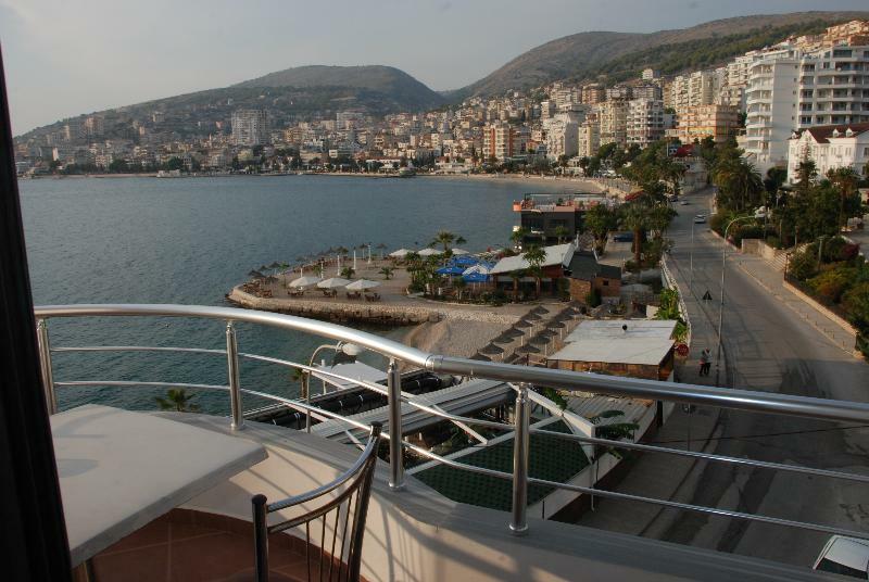 סרנדה Hotel Strora מראה חיצוני תמונה